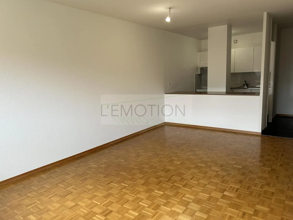 Wohnzimmer; holzboden, tageslicht