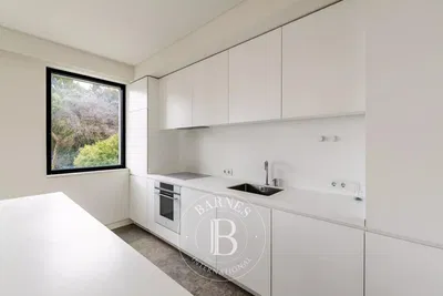 Küche; küchengeräte, blick, tageslicht, moderner stil, renoviert