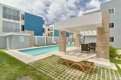 Casa y alrededores; vista, luz natural
