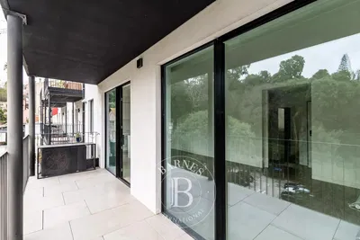 Balkon; výhled, dlažba