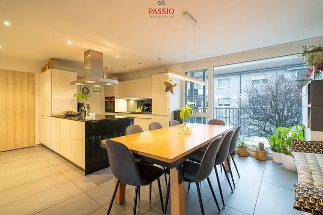 Jedáleň; kuchynské spotrebiče, prirodzené svetlo, moderný štýl, výhľad