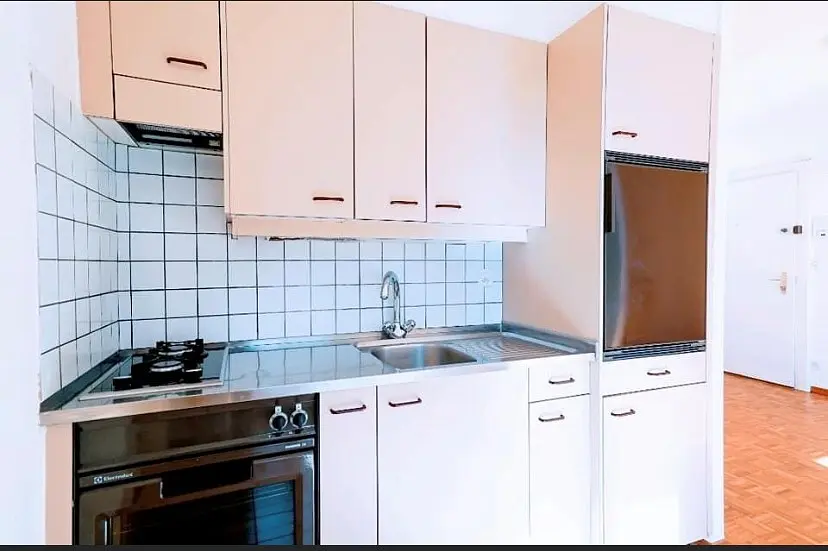 Küche; küchengeräte, fliesenboden