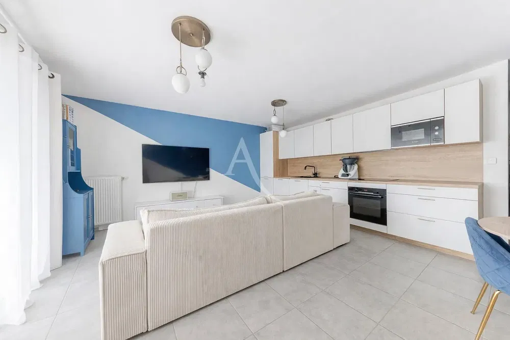 Salón; vista, luz natural, estilo moderno, suelo de baldosas, electrodomésticos