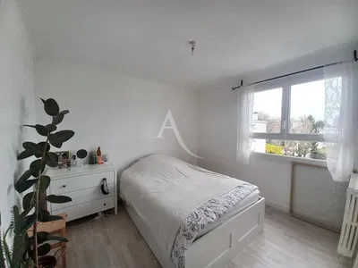 Quarto; luz natural, estilo moderno