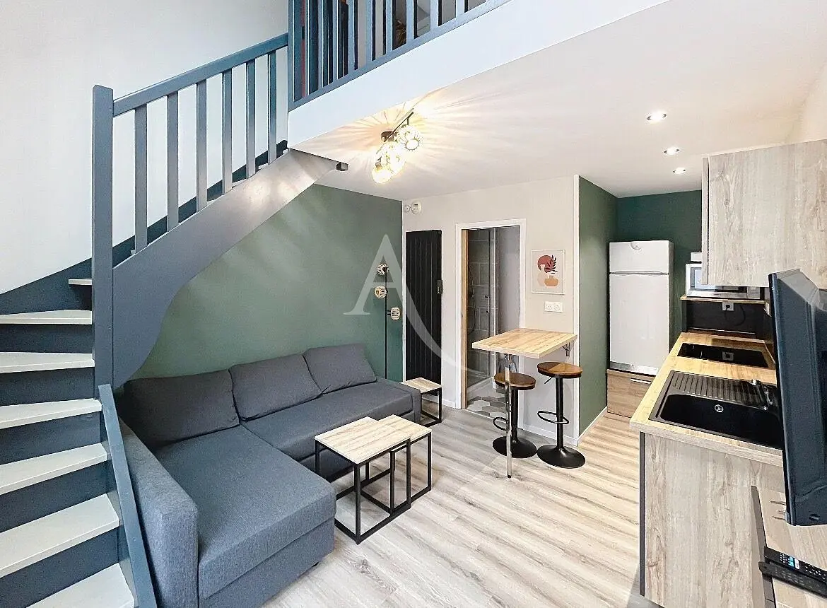 Obývací pokoj; výhled, přirozené světlo, moderní styl