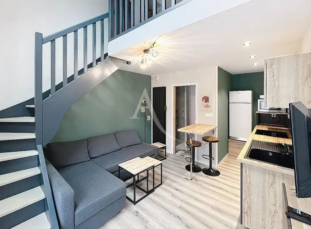 Obývací pokoj; výhled, přirozené světlo, moderní styl