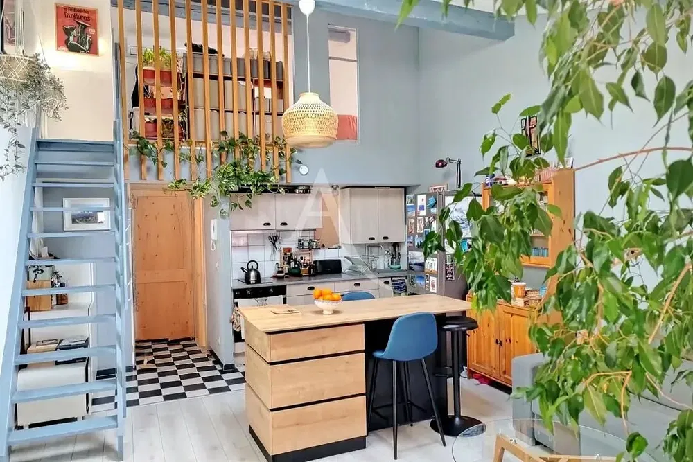 Kuchyně; přirozené světlo, moderní styl