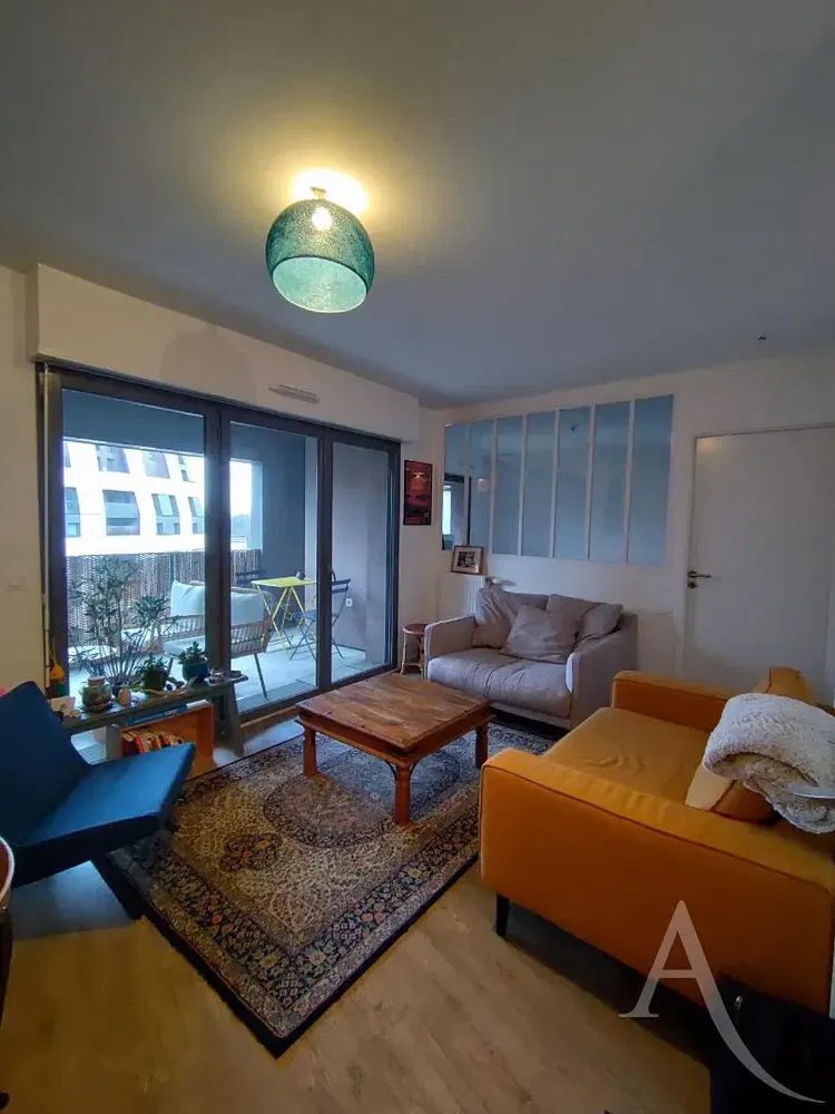 Obývací pokoj; výhled, přirozené světlo, moderní styl