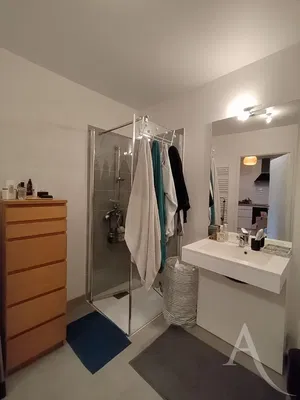 Koupelna; dlažba, přirozené světlo, po rekonstrukci