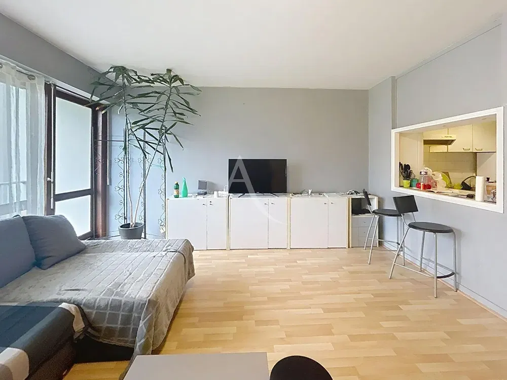 Wohnzimmer; tageslicht, holzboden