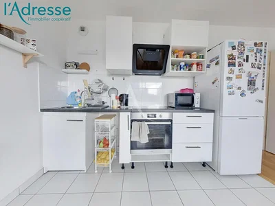 Küche; küchengeräte, fliesenboden, renoviert, tageslicht, moderner stil