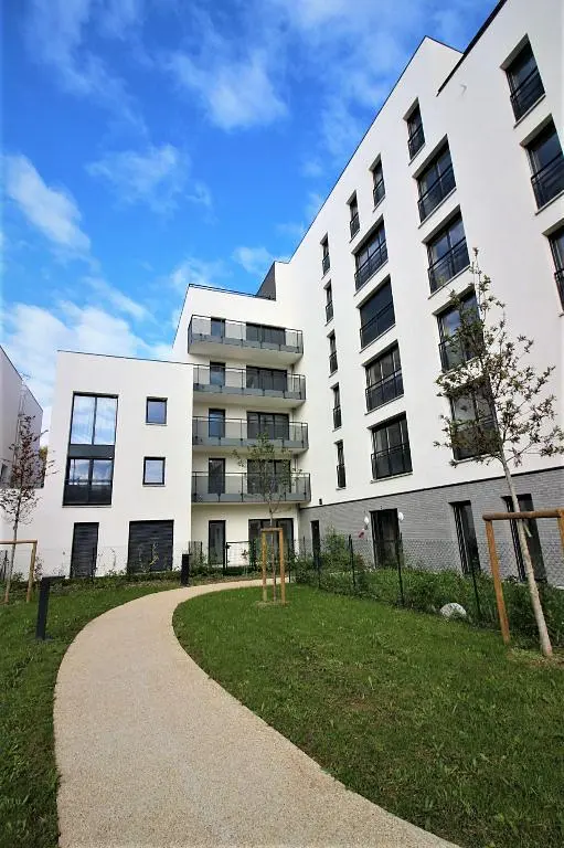 Dům a okolí; přirozené světlo, výhled