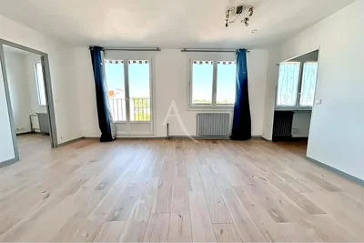 Salón; vista, suelo de madera, luz natural