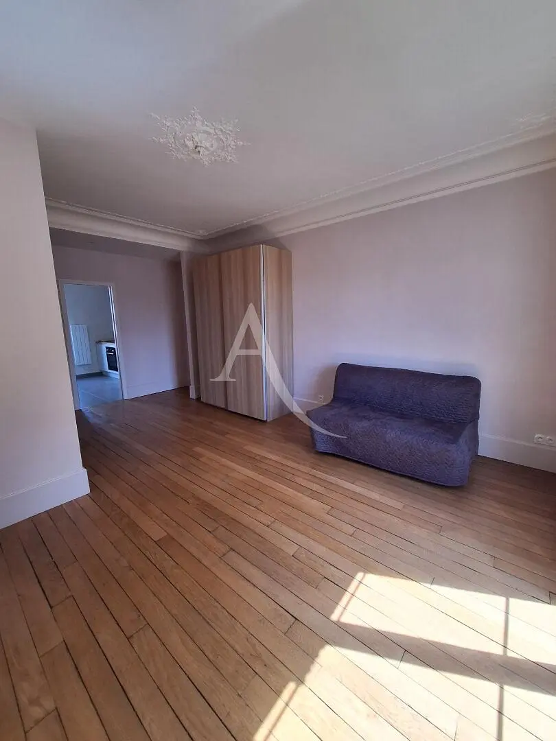 Living room; wood floor, natural light
