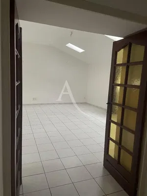 Ostatní; dlažba, přirozené světlo