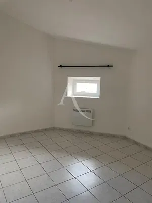 Ostatní; dlažba, přirozené světlo