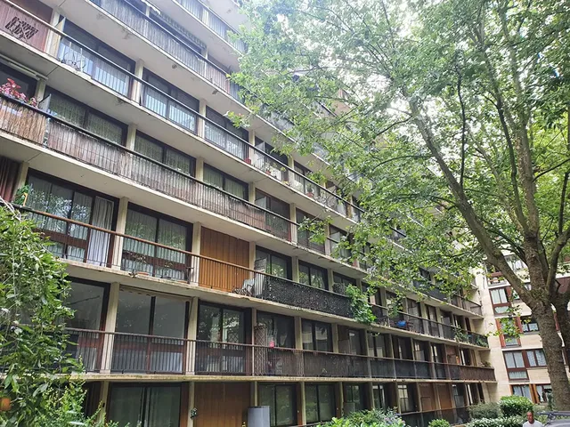 Casa y alrededores; vista