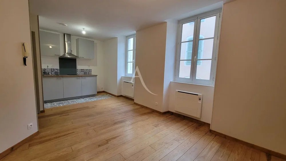 Wohnzimmer; holzboden, tageslicht