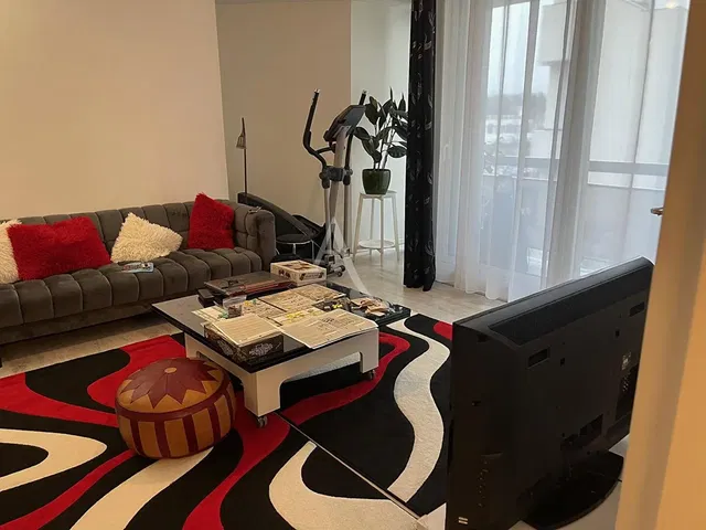 Salón; luz natural, estilo moderno