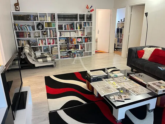 Salón; luz natural, estilo moderno