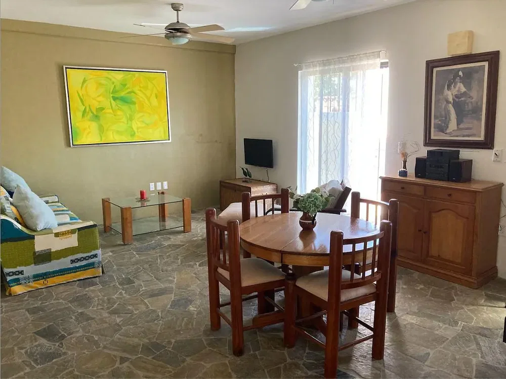 Salón; luz natural, estilo moderno