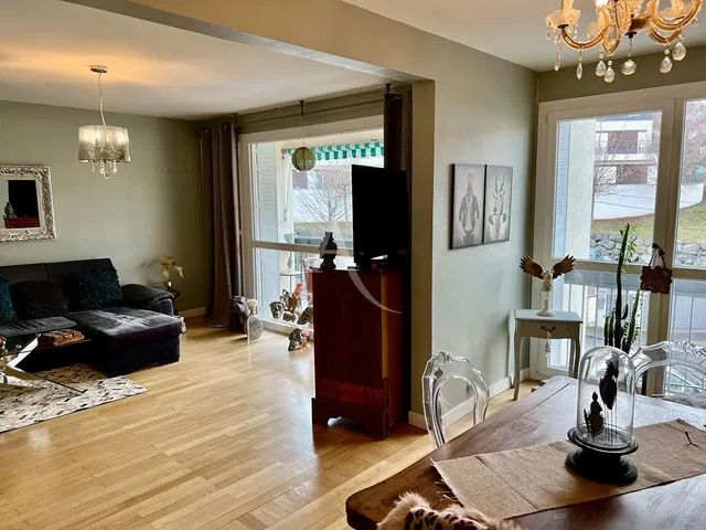 Living room; wood floor, natural light, modern style, view