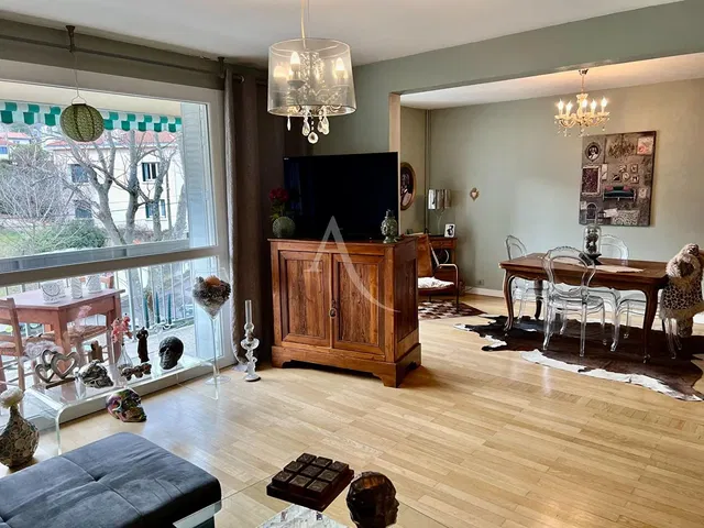 Living room; view, wood floor, modern style