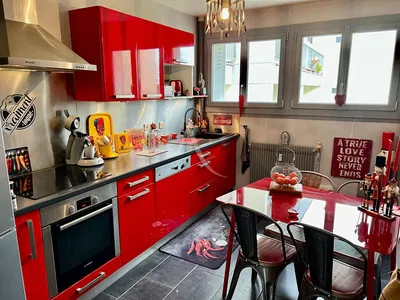 Küche; küchengeräte, tageslicht, moderner stil