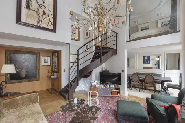 Wohnzimmer; moderner stil, hohe decken, tageslicht