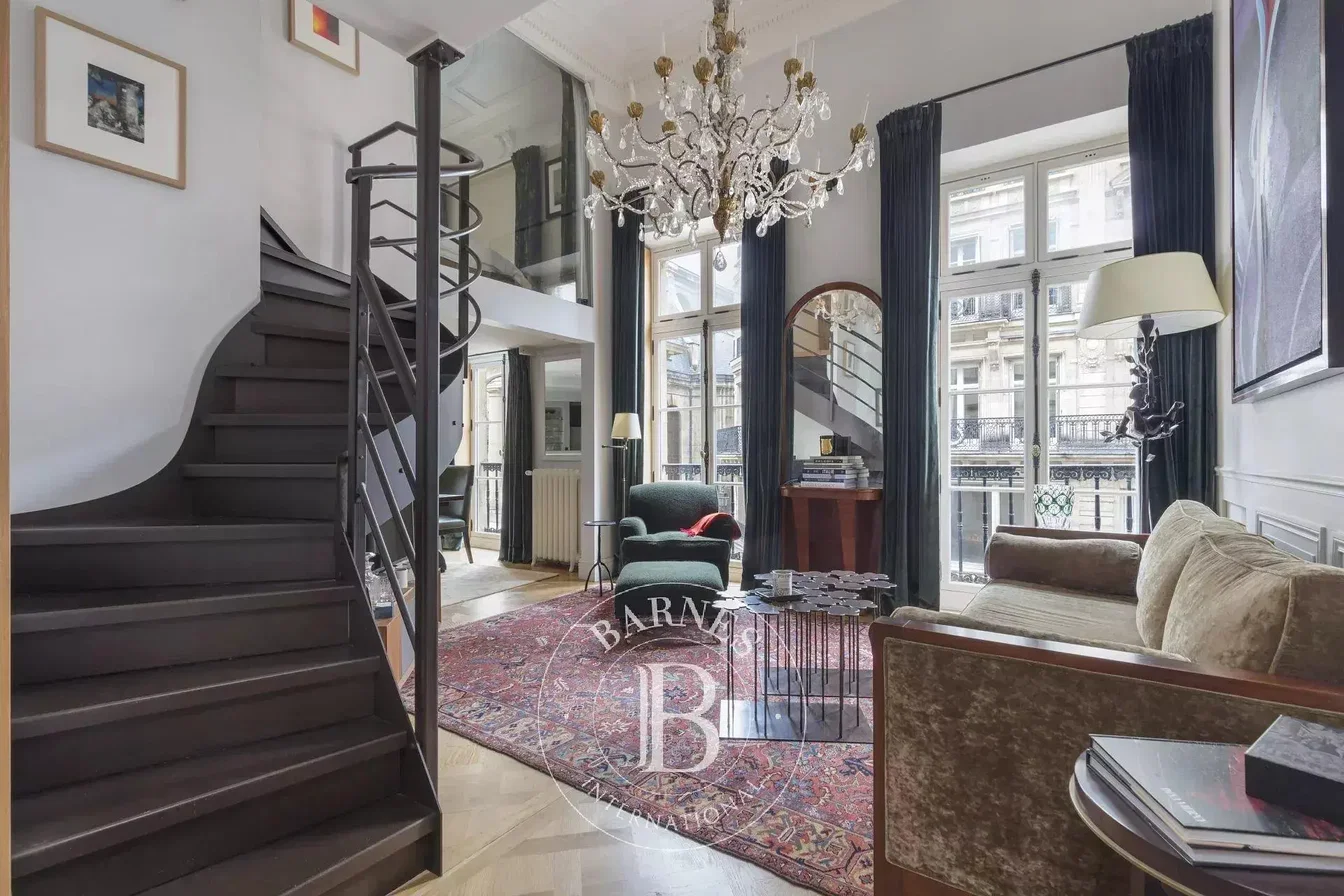 Wohnzimmer; blick, hohe decken, moderner stil, tageslicht