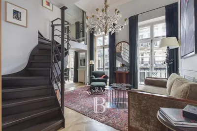 Wohnzimmer; blick, hohe decken, moderner stil, tageslicht