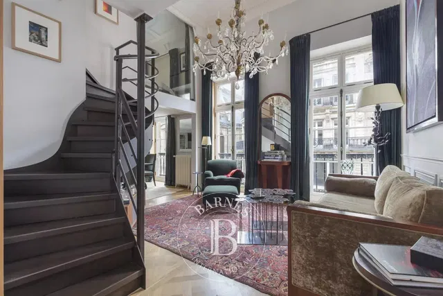 Wohnzimmer; blick, hohe decken, moderner stil, tageslicht