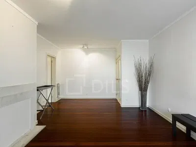 Soggiorno; pavimento in legno, luce naturale