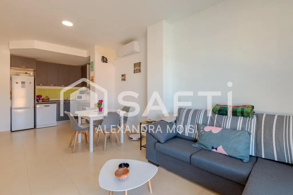 Obývací pokoj; kuchyňské spotřebiče, přirozené světlo