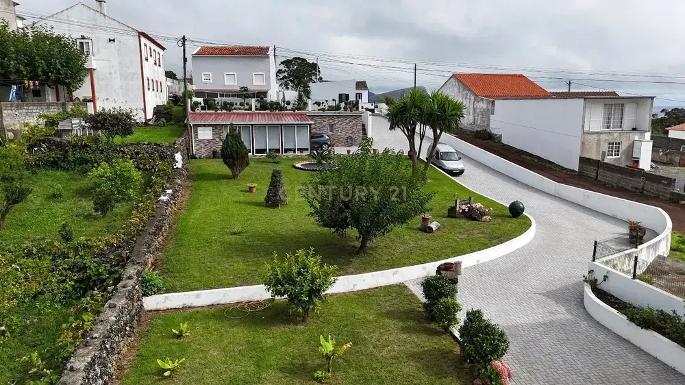 Maison et environs; vue