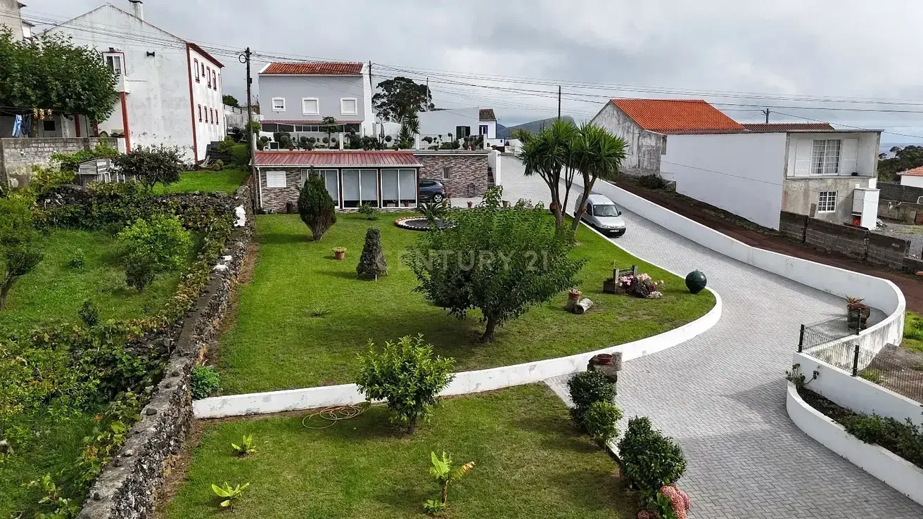 Maison et environs; vue