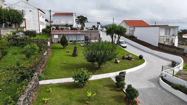 Casa e arredores; vista