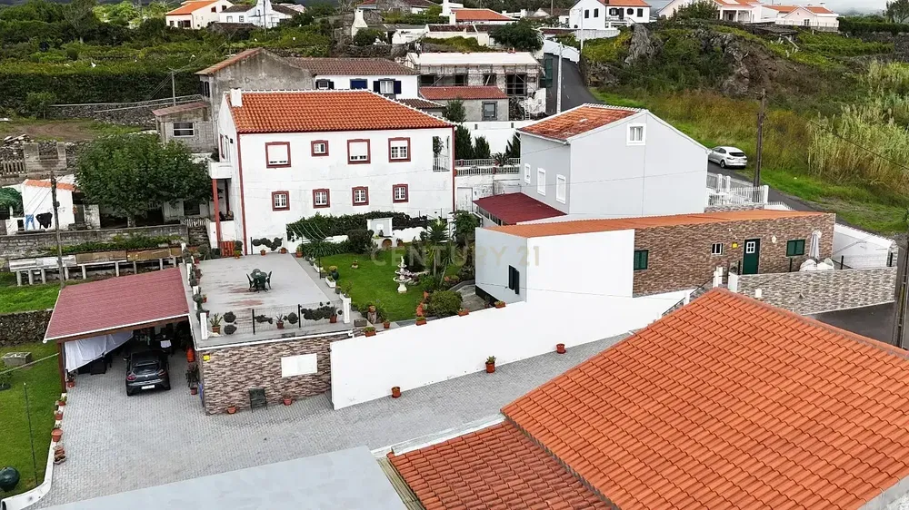 Maison et environs; vue