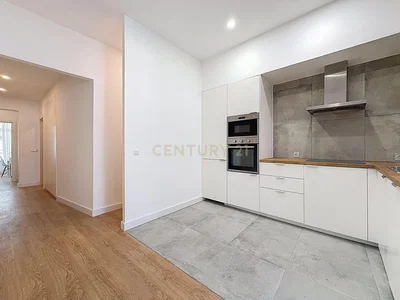 مطبخ; أجهزة المطبخ, أرضية من البلاط, مجدد, ضوء طبيعي