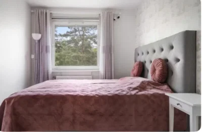 Ložnice; výhled, přirozené světlo, moderní styl