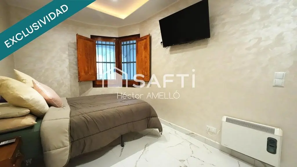 Bedroom; tile floor, natural light