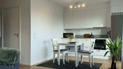 Cuisine; style moderne, lumière naturelle, parquet