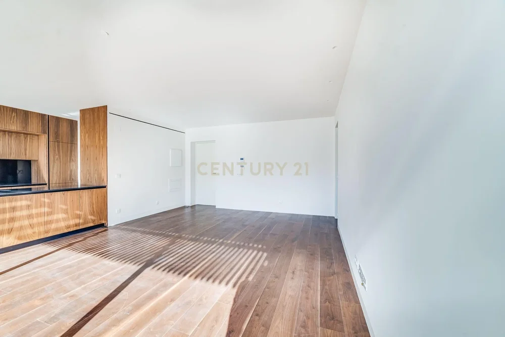 غرفة معيشة; أرضية خشبية, ضوء طبيعي