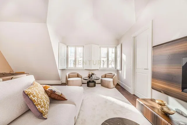 Obývací pokoj; výhled, přirozené světlo, moderní styl