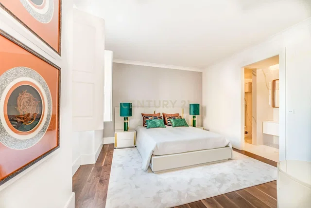 Yatak odası; doğal ışık, modern stil, ahşap zemin