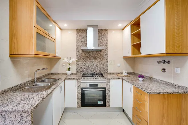 Küche; küchengeräte, fliesenboden