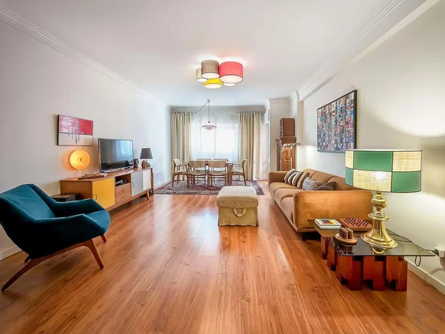 Living room; wood floor, modern style, natural light