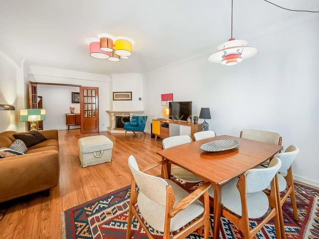 Living room; wood floor, natural light, modern style