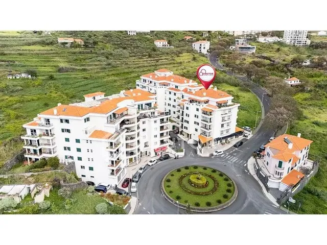 Casa y alrededores; vista