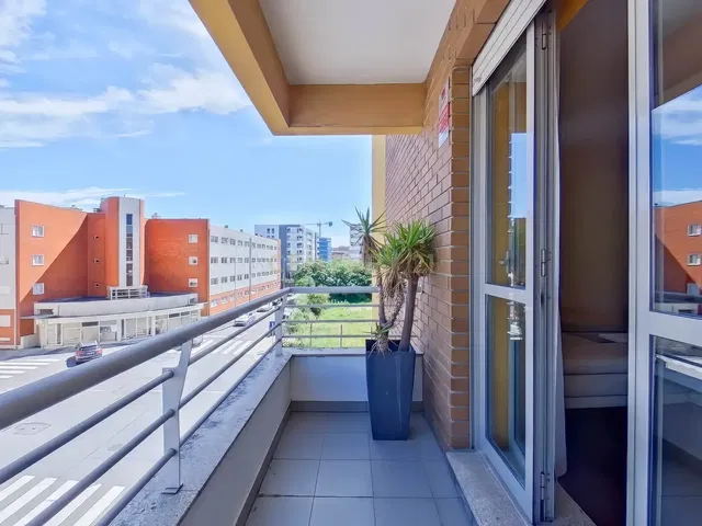 Μπαλκόνι; θέα, πλακάκια